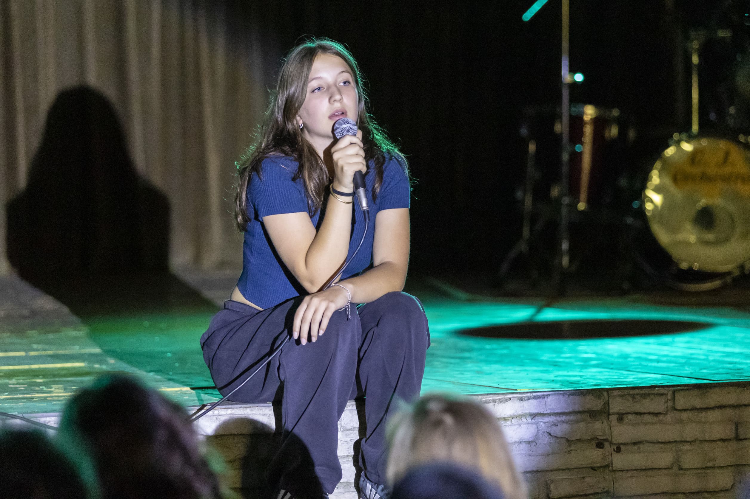 allievi del corso di teatro ridono
