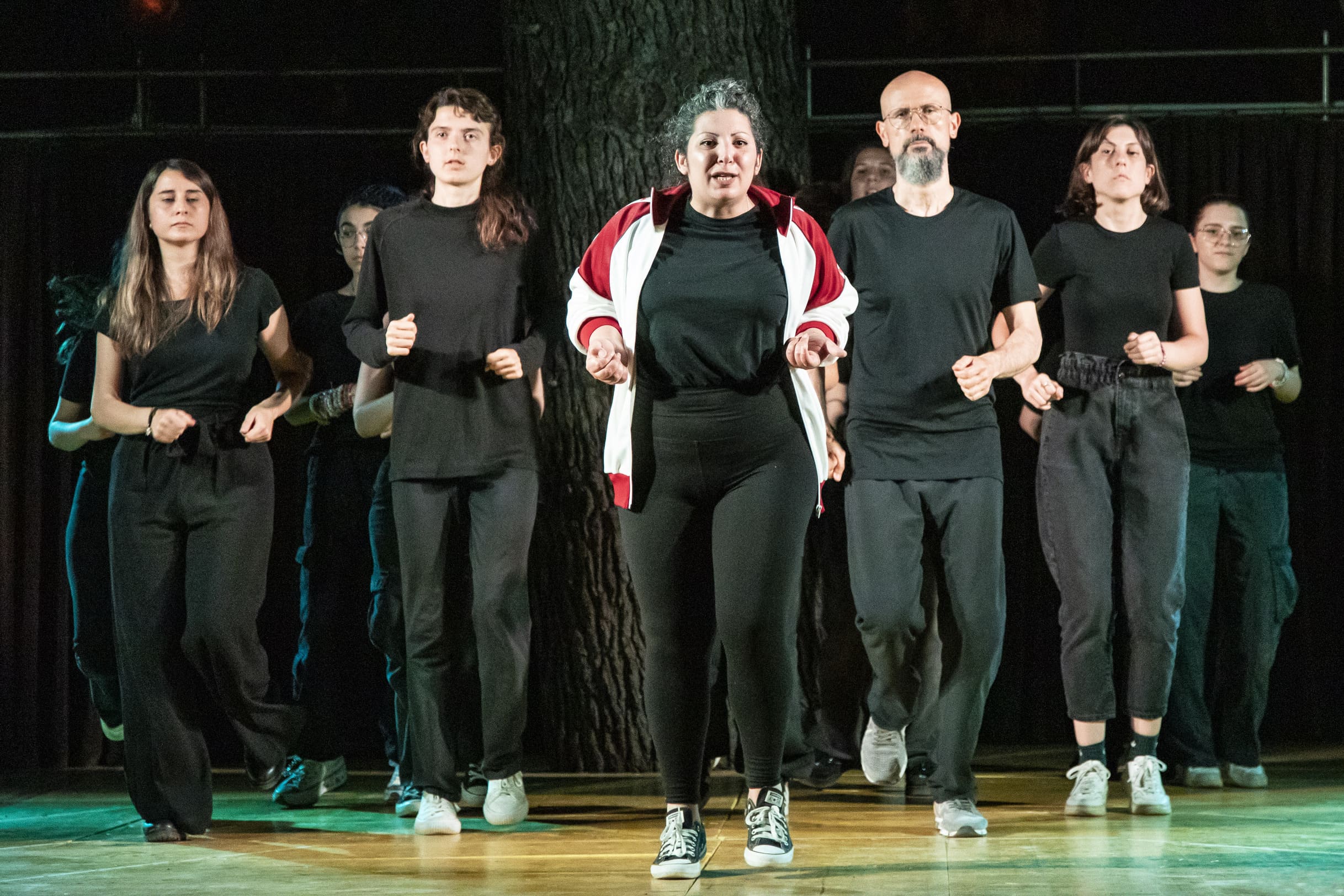 allieva del corso di teatro recita sul palco