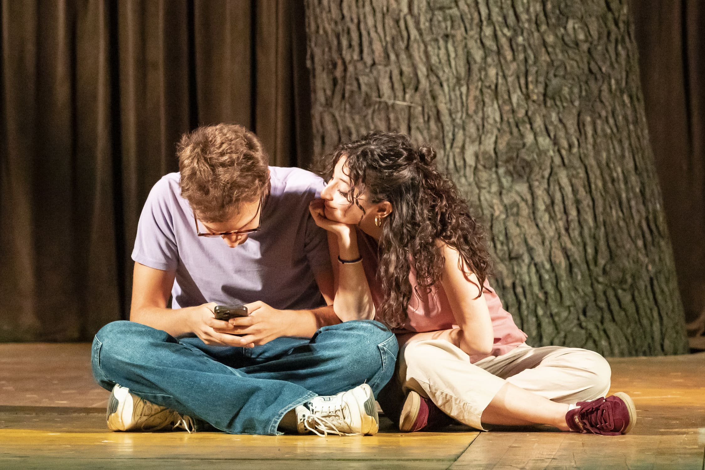 allieva del corso di teatro recita sul palco